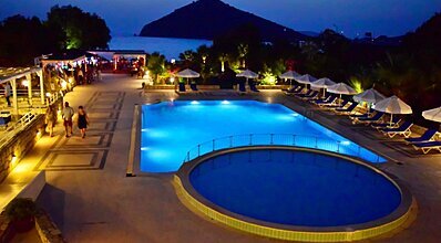 Ladonia Hotels Zemda Gümüşlük Havuz / Deniz