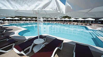 Le Monde Beach Resort & Spa Havuz / Deniz