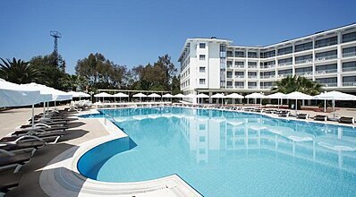 Le Monde Beach Resort & Spa Havuz / Deniz