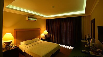 Manaspark Deluxe Hotel Oda