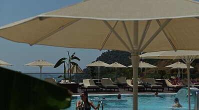 Manaspark Deluxe Hotel Havuz / Deniz