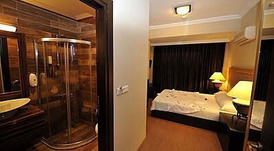 Manaspark Deluxe Hotel Oda