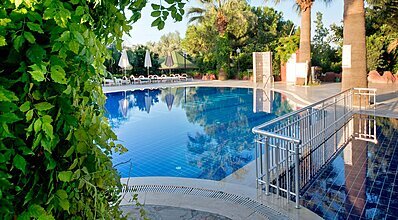 MC Mahberi Beach Hotel Havuz / Deniz
