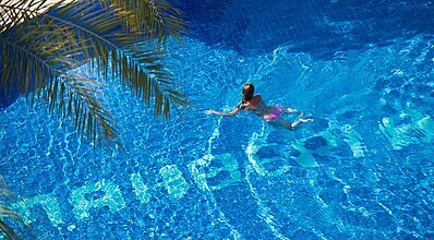 MC Mahberi Beach Hotel Havuz / Deniz