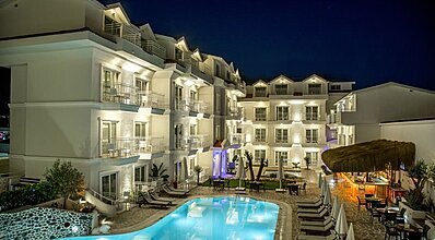 Montebello Deluxe Havuz / Deniz