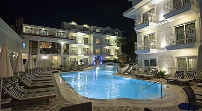 Montebello Deluxe Havuz / Deniz