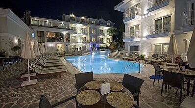 Montebello Deluxe Havuz / Deniz