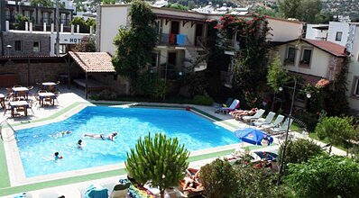 Moonshine Hotel & Suites Havuz / Deniz