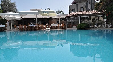 Moonshine Hotel & Suites Havuz / Deniz