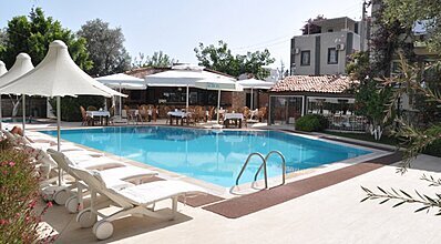 Moonshine Hotel & Suites Havuz / Deniz