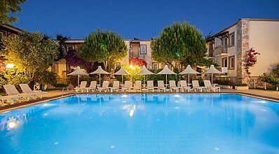 Moonshine Hotel & Suites Havuz / Deniz