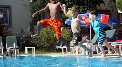 Moonshine Hotel & Suites Havuz / Deniz