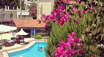 Moonshine Hotel & Suites Havuz / Deniz