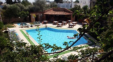 Moonshine Hotel & Suites Havuz / Deniz