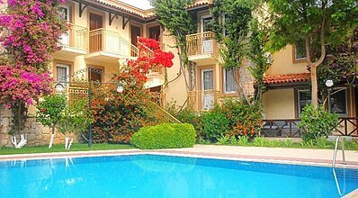 Moonshine Hotel & Suites Havuz / Deniz