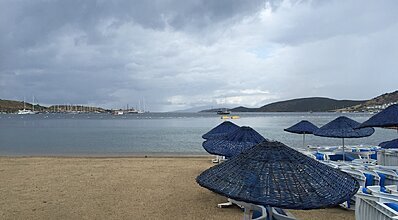 Nagi Beach Hotel Havuz / Deniz