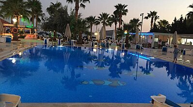 Nagi Beach Hotel Havuz / Deniz