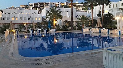 Nagi Beach Hotel Havuz / Deniz