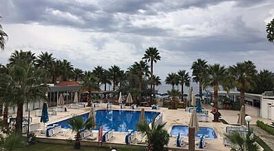 Nagi Beach Hotel Havuz / Deniz