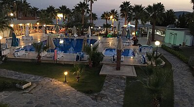 Nagi Beach Hotel Havuz / Deniz
