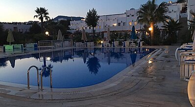 Nagi Beach Hotel Havuz / Deniz