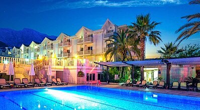 Onkel Hotels Beldibi Resort Havuz / Deniz