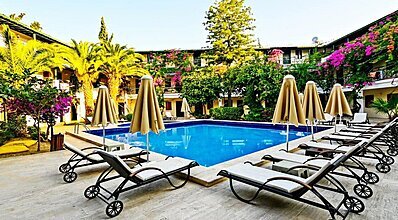 Otel Bleu Nuit Havuz / Deniz