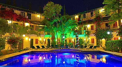 Otel Bleu Nuit Havuz / Deniz