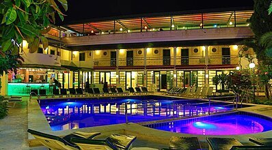 Otel Bleu Nuit Havuz / Deniz