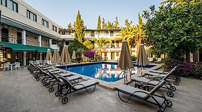 Otel Bleu Nuit Havuz / Deniz