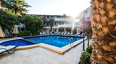 Otel Bleu Nuit Havuz / Deniz