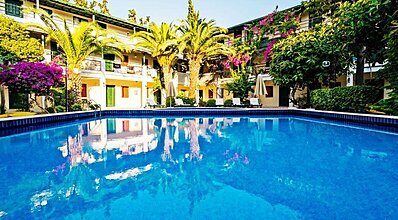 Otel Bleu Nuit Havuz / Deniz