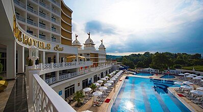 Öz Hotels Sui Havuz / Deniz