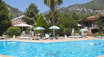 Öz Katre Hotel Ölüdeniz Havuz / Deniz