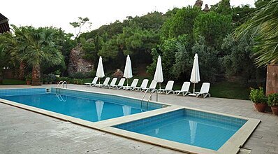 Palm Court Suites Havuz / Deniz