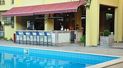 Palm Court Suites Havuz / Deniz