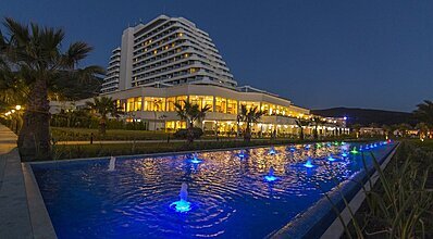 Palm Wings Ephesus Beach Resort Havuz / Deniz