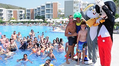 Palm Wings Ephesus Beach Resort Havuz / Deniz