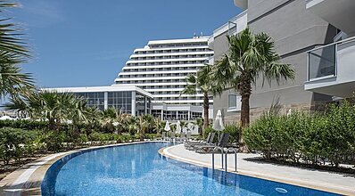 Palm Wings Ephesus Beach Resort Havuz / Deniz