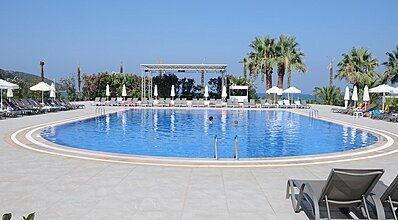 Palm Wings Ephesus Beach Resort Havuz / Deniz