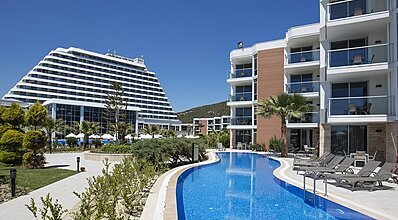 Palm Wings Ephesus Beach Resort Havuz / Deniz