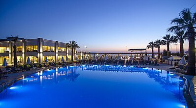 Palm Wings Kusadasi Beach Resort Havuz / Deniz