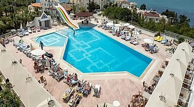 Roseira Beach Resort Havuz / Deniz