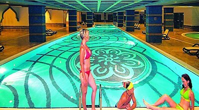 Royal Dragon Hotel Havuz / Deniz