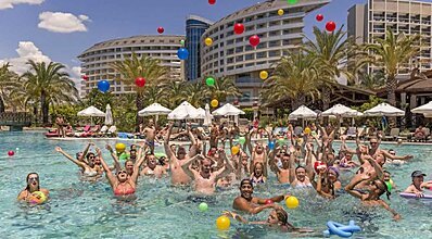 Royal Wings Hotel Lara Havuz / Deniz