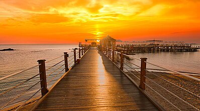 Salamis Bay Conti Hotel Havuz / Deniz