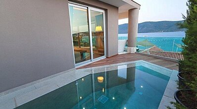 Sign By Ersan Havuz / Deniz