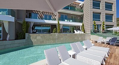 Sign By Ersan Havuz / Deniz