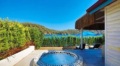 The Bay Beach Club Oda