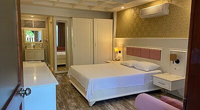 The Bay Beach Club Oda